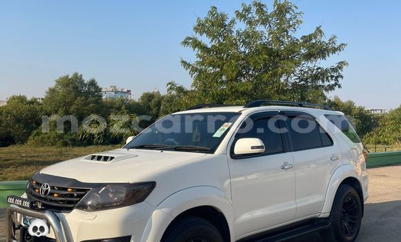 Buy Used Toyota Fortuner White Car in Maputo in Maputo