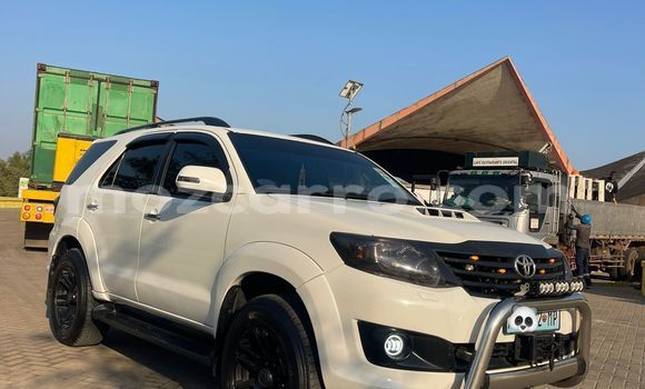 Nunua Ilio tumika Toyota Fortuner Nyeupe Gari ndani ya Maputo nchini Maputo Nunua Ilio tumika Toyota Fortuner Nyeupe Gari ndani ya Maputo nchini Maputo