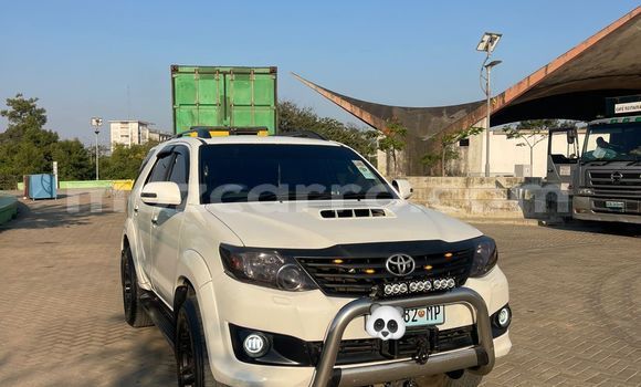 Nunua Ilio tumika Toyota Fortuner Nyeupe Gari ndani ya Maputo nchini Maputo Nunua Ilio tumika Toyota Fortuner Nyeupe Gari ndani ya Maputo nchini Maputo