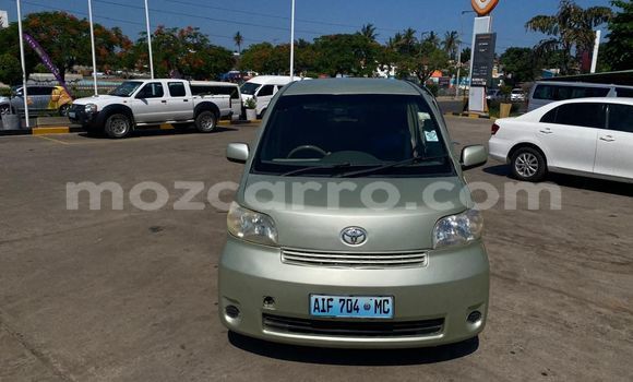 Buy Used Toyota Porte Green Car in Maputo in Maputo
