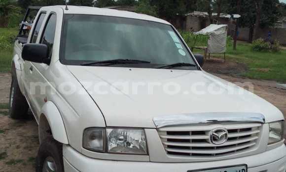 Nunua Ilio tumika Mazda 3 Nyeupe Gari ndani ya Maputo nchini Maputo