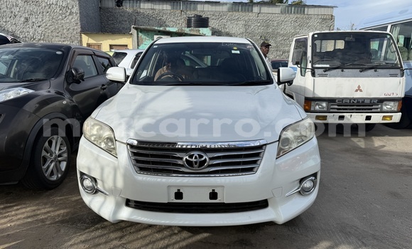 Comprar Usado Toyota Vanguard Branco Carro em Maputo em Maputo