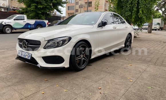 Nunua Ilio tumika Mercedes-Benz A200 Nyeupe Gari ndani ya Maputo nchini Maputo