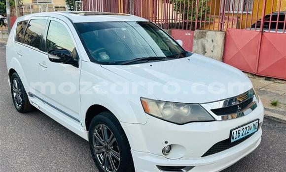 Buy Used Mitsubishi Outlander White Car in Maputo in Maputo
