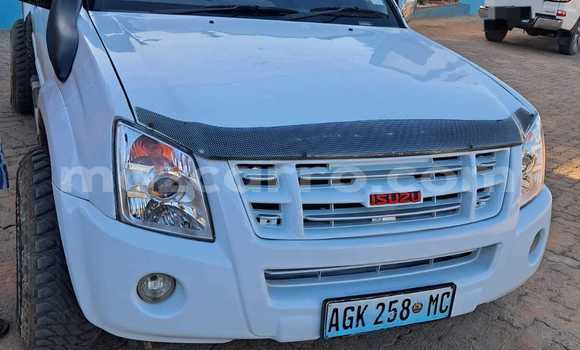 Comprar Usado Isuzu KB Branco Carro em Maputo em Maputo