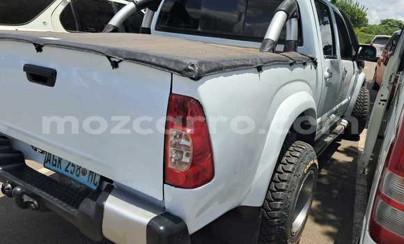 Nunua Ilio tumika Isuzu KB Nyeupe Gari ndani ya Maputo nchini Maputo Nunua Ilio tumika Isuzu KB Nyeupe Gari ndani ya Maputo nchini Maputo