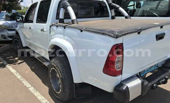 Nunua Ilio tumika Isuzu KB Nyeupe Gari ndani ya Maputo nchini Maputo Nunua Ilio tumika Isuzu KB Nyeupe Gari ndani ya Maputo nchini Maputo