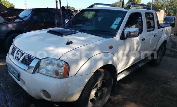 Comprar Usado Nissan Hardbody Branco Carro em Maputo em Maputo