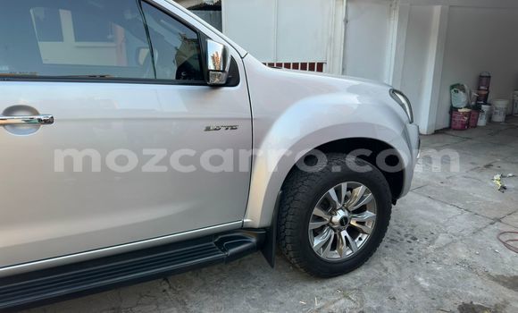 Comprar Usado Isuzu D-MAX Prata Carro em Maputo em Maputo Comprar Usado Isuzu D-MAX Prata Carro em Maputo em Maputo