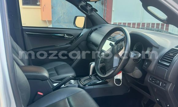 Comprar Usado Isuzu D-MAX Prata Carro em Maputo em Maputo Comprar Usado Isuzu D-MAX Prata Carro em Maputo em Maputo
