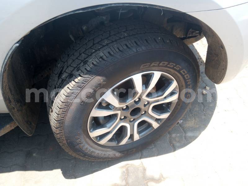 Big with watermark ford everest gaza mabalane 41235