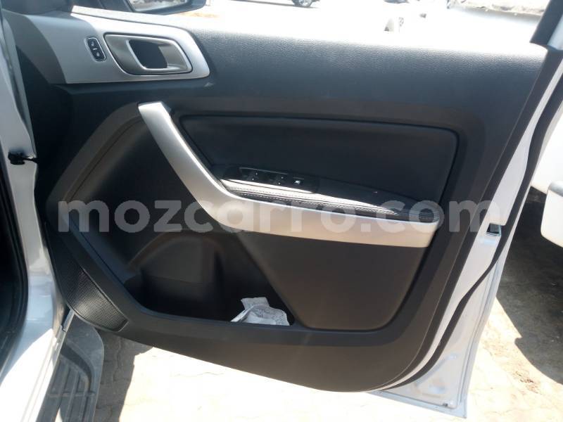 Big with watermark ford everest gaza mabalane 41235