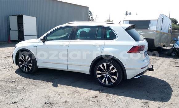 Buy Used Volkswagen Tiguan White Car in Maputo in Maputo Buy Used Volkswagen Tiguan White Car in Maputo in Maputo