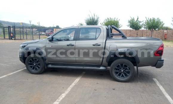 Comprar Usado Toyota Hilux Prata Carro em Maputo em Maputo