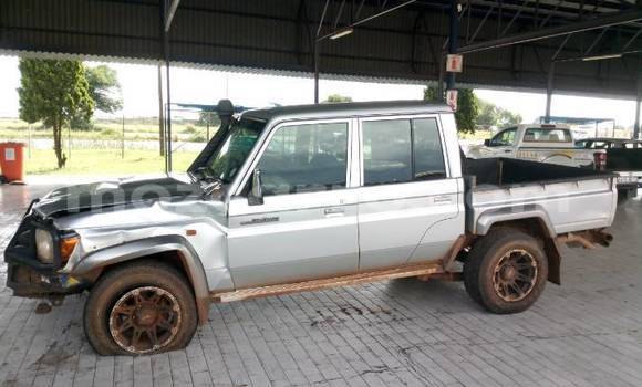 Comprar Usado Toyota Land Cruiser Prata Carro em Maputo em Maputo