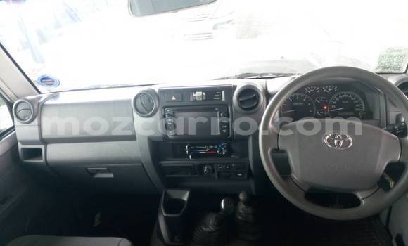 Buy Used Toyota Land Cruiser Silver Car in Maputo in Maputo Buy Used Toyota Land Cruiser Silver Car in Maputo in Maputo