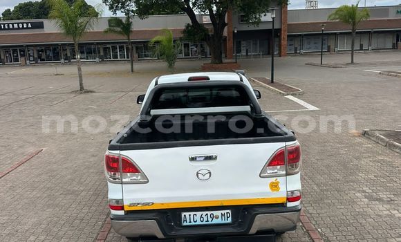 Tenga Tsaru Mazda BT-50 Chena Mota in Maputo in Maputo Tenga Tsaru Mazda BT-50 Chena Mota in Maputo in Maputo