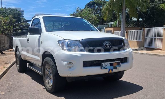 Comprar Usado Toyota Hilux Branco Carro em Maputo em Maputo