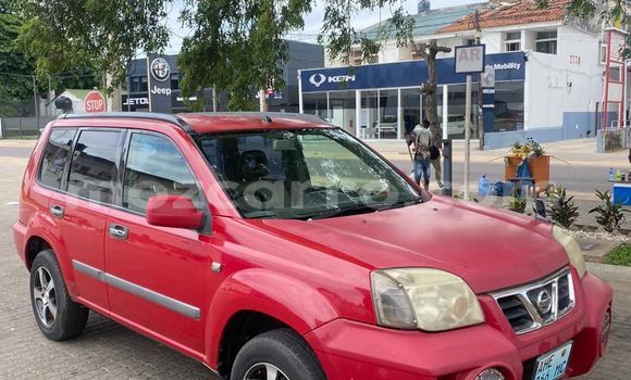 Nunua Ilio tumika Nissan X-Trail Nyekundu Gari ndani ya Maputo nchini Maputo