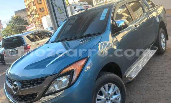 Comprar Usado Mazda BT-50 Azul Carro em Maputo em Maputo