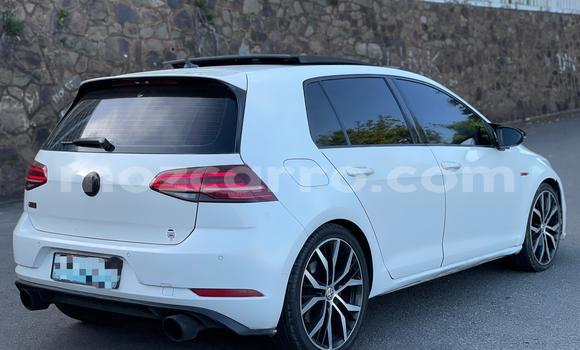 Comprar Usado Volkswagen Golf Branco Carro em Maputo em Maputo