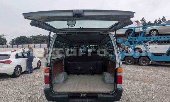 Nunua Ilio tumika Toyota Hiace Bluu Gari ndani ya Maputo nchini Maputo Nunua Ilio tumika Toyota Hiace Bluu Gari ndani ya Maputo nchini Maputo