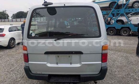 Nunua Ilio tumika Toyota Hiace Bluu Gari ndani ya Maputo nchini Maputo Nunua Ilio tumika Toyota Hiace Bluu Gari ndani ya Maputo nchini Maputo