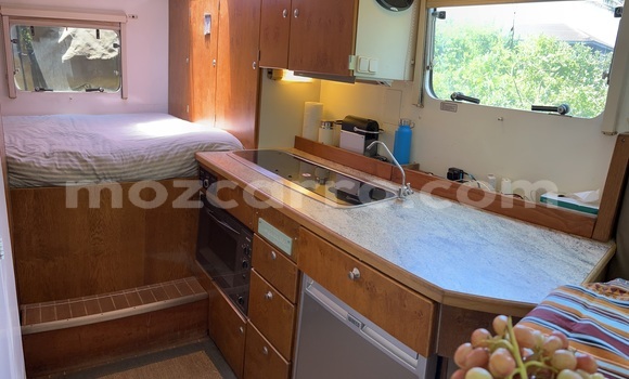 Comprar Importar Mercedes‒Benz Unimog Bege Caminhão em Maputo em Maputo Comprar Importar Mercedes‒Benz Unimog Bege Caminhão em Maputo em Maputo