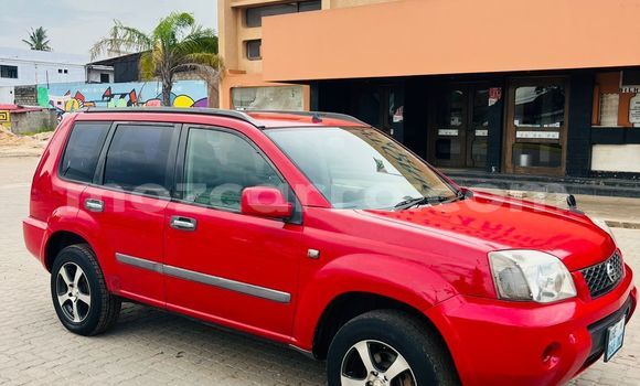 Nunua Ilio tumika Nissan X-Trail Nyekundu Gari ndani ya Maputo nchini Maputo