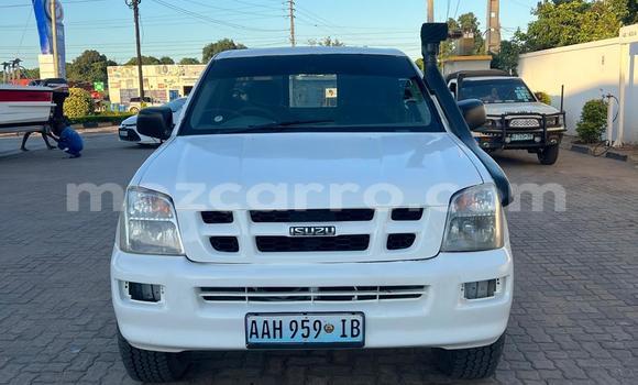 Comprar Usado Isuzu KB Branco Carro em Maputo em Maputo Comprar Usado Isuzu KB Branco Carro em Maputo em Maputo