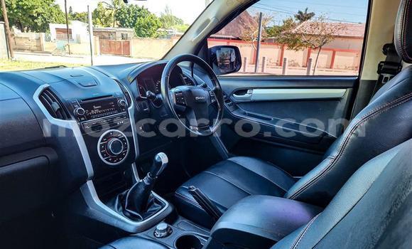Comprar Usado Isuzu D-MAX Branco Carro em Maputo em Maputo Comprar Usado Isuzu D-MAX Branco Carro em Maputo em Maputo