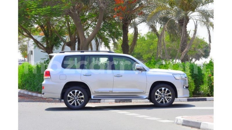Big with watermark toyota land cruiser cabo delgado import dubai 6319