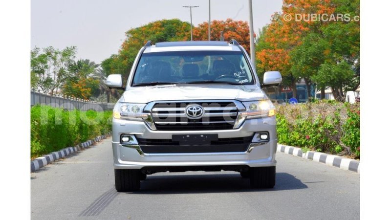 Big with watermark toyota land cruiser cabo delgado import dubai 6319