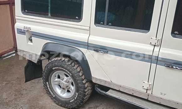 Tenga Tsaru Land Rover Defender Chena Mota in Maputo in Maputo Tenga Tsaru Land Rover Defender Chena Mota in Maputo in Maputo