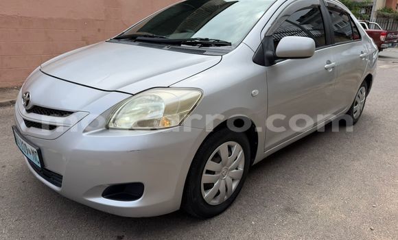 Comprar Usado Toyota Belta Prata Carro em Maputo em Maputo
