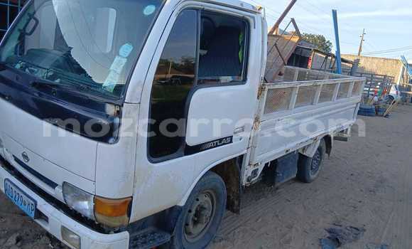 Comprar Usado Nissan Auster Branco Carro em Maputo em Maputo