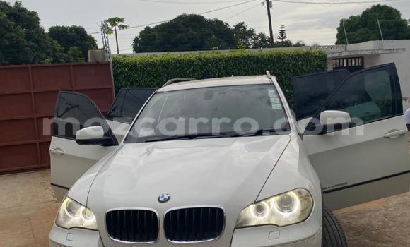 Nunua Ilio tumika BMW X5 Nyeupe Gari ndani ya Maputo nchini Maputo