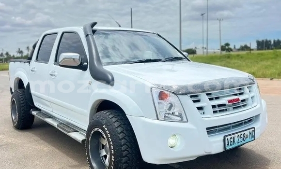 Comprar Usado Isuzu KB Branco Carro em Chimoio em Manica Comprar Usado Isuzu KB Branco Carro em Chimoio em Manica