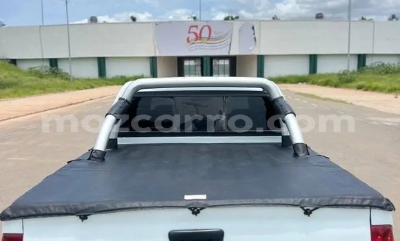 Comprar Usado Isuzu KB Branco Carro em Chimoio em Manica Comprar Usado Isuzu KB Branco Carro em Chimoio em Manica