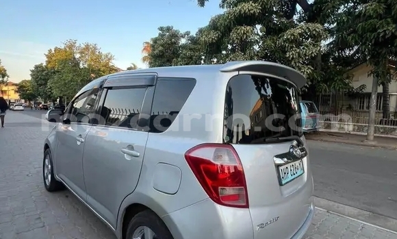 Comprar Usado Toyota Ractis Other Carro em Chibuto em Gaza