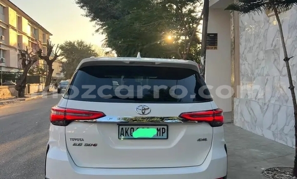 Comprar Usado Toyota Fortuner Branco Carro em Chidenguele em Gaza Comprar Usado Toyota Fortuner Branco Carro em Chidenguele em Gaza