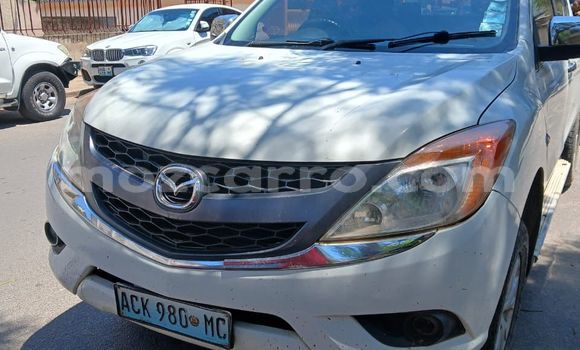Buy Used Mazda BT-50 White Car in Maputo in Maputo