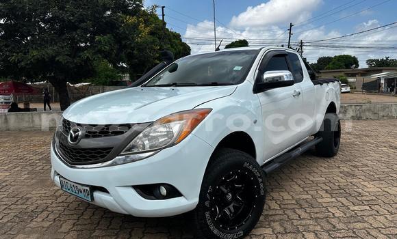 Comprar Usado Mazda BT-50 Branco Carro em Maputo em Maputo