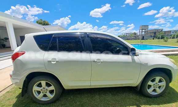 Comprar Usado Toyota RAV4 Branco Carro em Maputo em Maputo Comprar Usado Toyota RAV4 Branco Carro em Maputo em Maputo