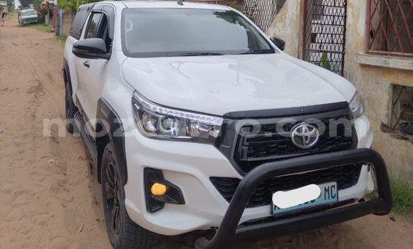 Comprar Usado Toyota Hilux Branco Carro em Maputo em Maputo