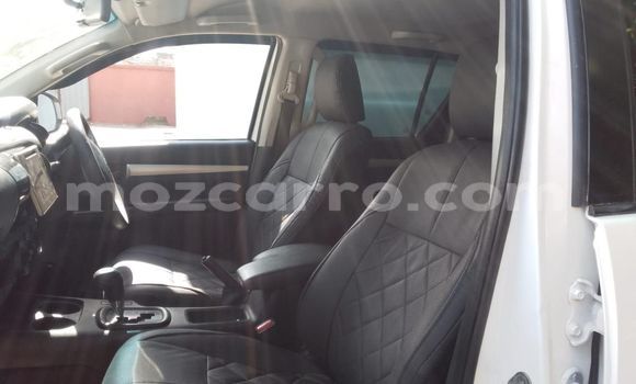 Comprar Usado Toyota Hilux Branco Carro em Maputo em Maputo Comprar Usado Toyota Hilux Branco Carro em Maputo em Maputo