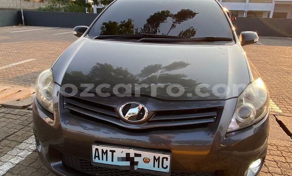 Comprar Usado Toyota Auris Prata Carro em Maputo em Maputo