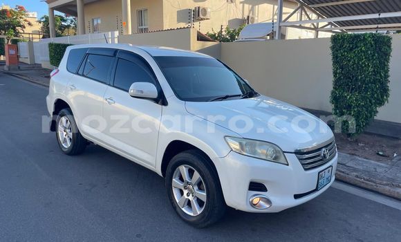 Comprar Usado Toyota Vanguard Branco Carro em Maputo em Maputo