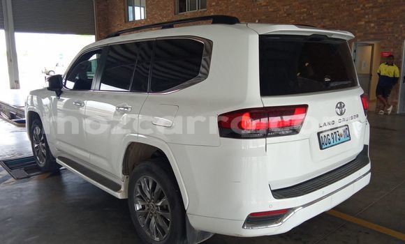 Comprar Usado Toyota Land Cruiser Branco Carro em Maputo em Maputo Comprar Usado Toyota Land Cruiser Branco Carro em Maputo em Maputo