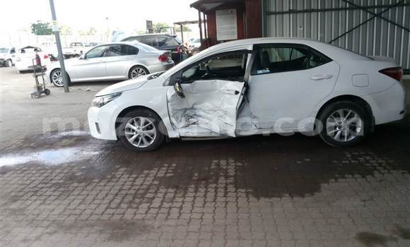Buy Used Toyota Corolla White Car in Beira in Sofala Buy Used Toyota Corolla White Car in Beira in Sofala